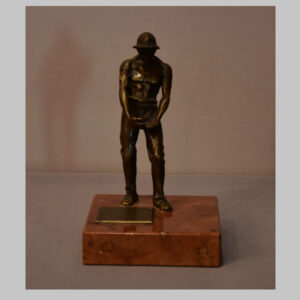 Bronzefigur mit Widmung