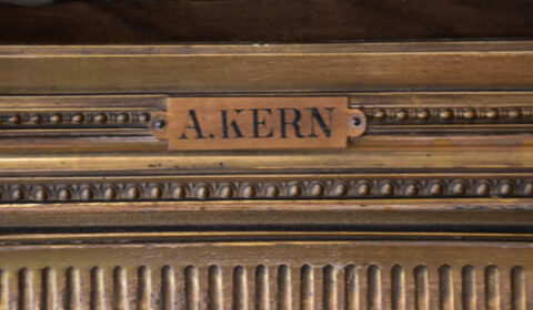 Kern, Musizierender Priester - Antik Renz